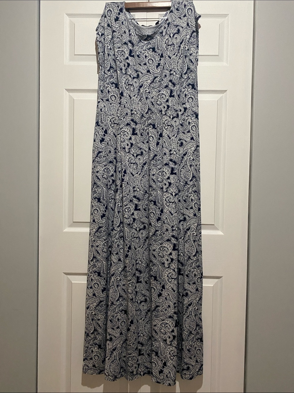 Woman’s LandsEnd maxi Navy/White Paisley Print dress size L 14-16